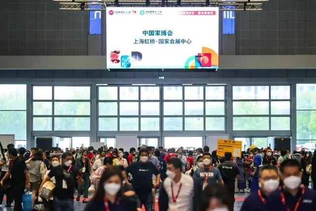 智能创新！2025年第56届上海家博会电动升降餐桌展——让家居生活更便捷、更人性化，带来前所未有的舒适体验。